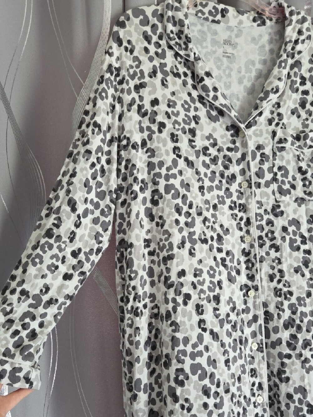 stars above White and Gray Leopard-Print Button Front Pajama Top Large - Picture 2 of 6